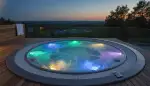 Smarte Lichtregie im Whirlpool