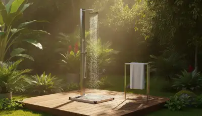 Wellness unter freiem Himmel: Außendusche mit Wanne